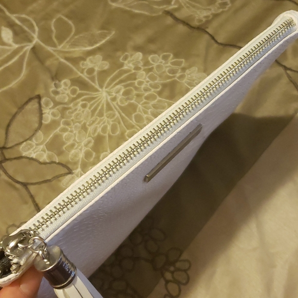 Rodan+Fields White Zip Clutch - Picture 6 of 7